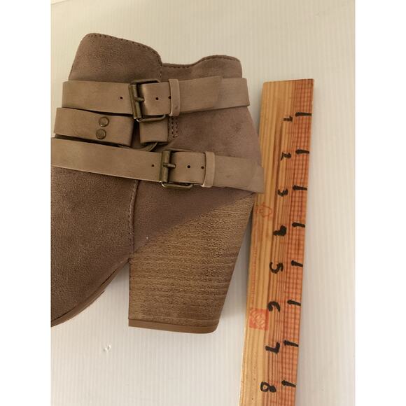 Heart in D Womens Brown Ankle Booties Chunky Block Heels Pointed Toe Size 7.5 - Picture 8 of 8